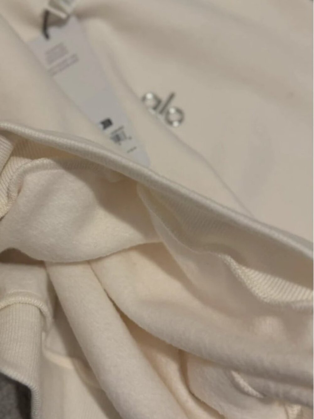 Women’s ALO Yoga Cropped Accolade Crewneck Ivory Sweatshirt M - Picture 4 of 5